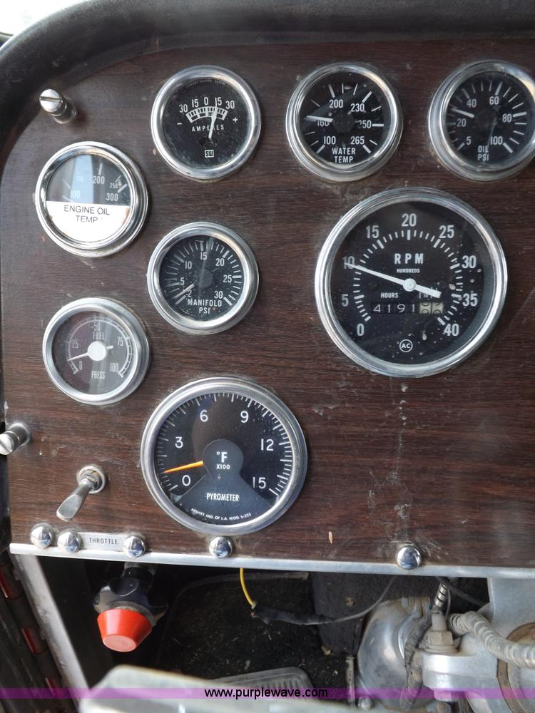 image for item H7113 1976 Peterbilt 359M semi truck