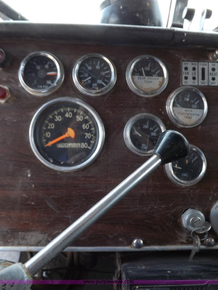 image for item H7113 1976 Peterbilt 359M semi truck