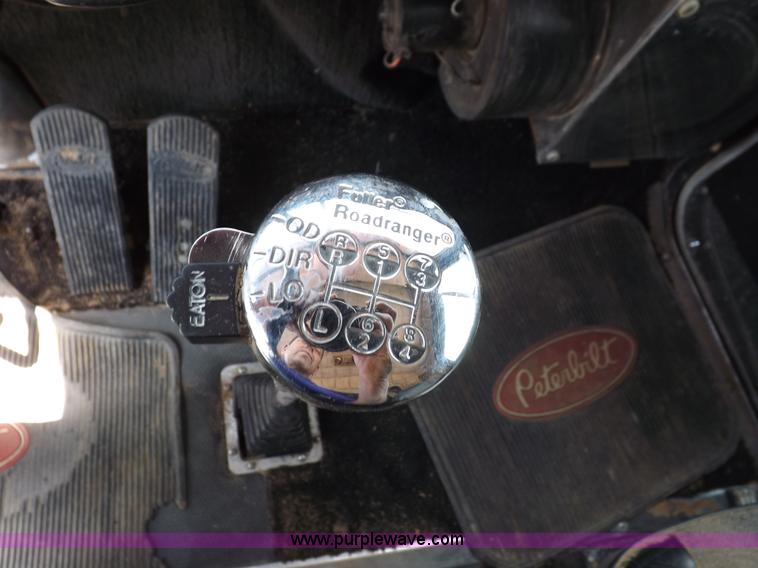 image for item H7113 1976 Peterbilt 359M semi truck