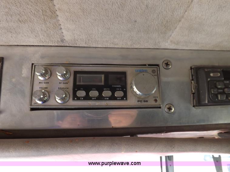 image for item H7113 1976 Peterbilt 359M semi truck