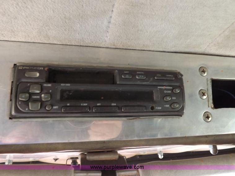 image for item H7113 1976 Peterbilt 359M semi truck