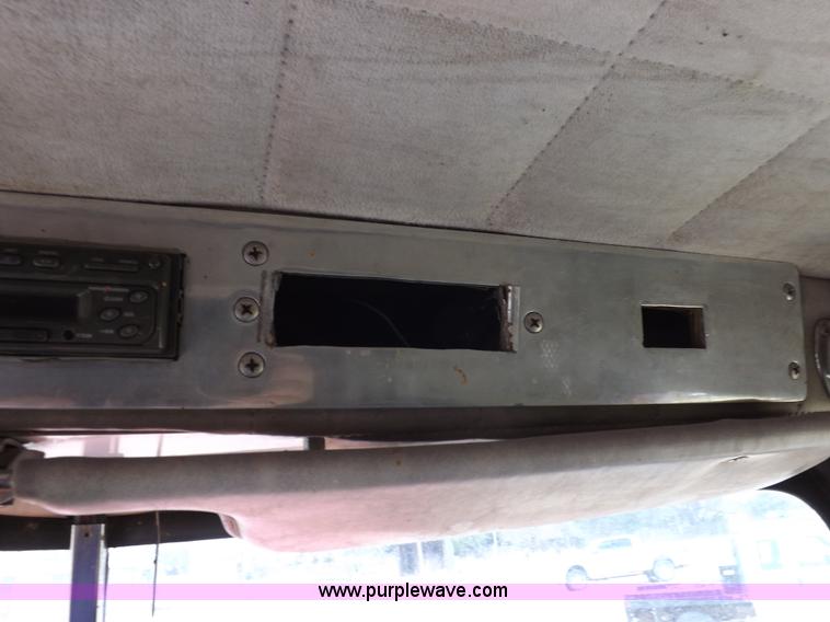 image for item H7113 1976 Peterbilt 359M semi truck