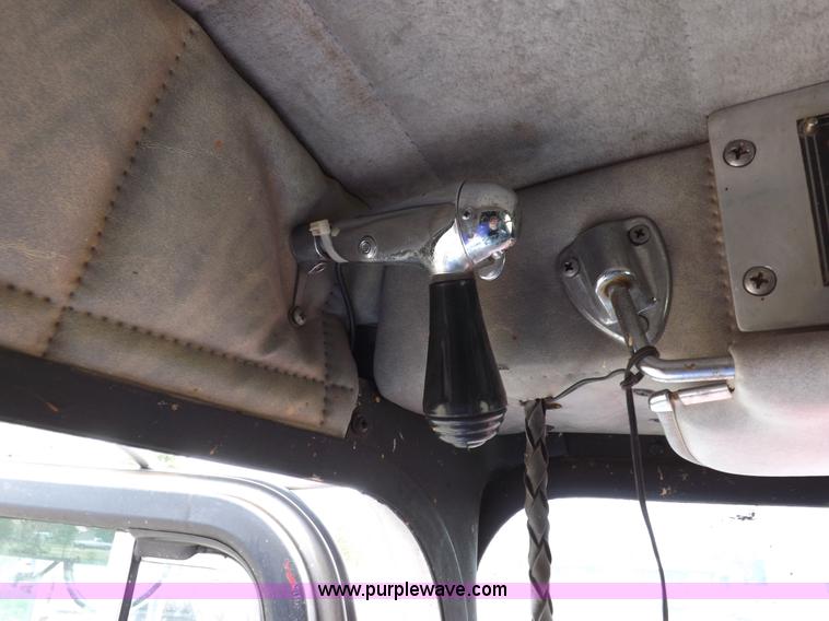 image for item H7113 1976 Peterbilt 359M semi truck