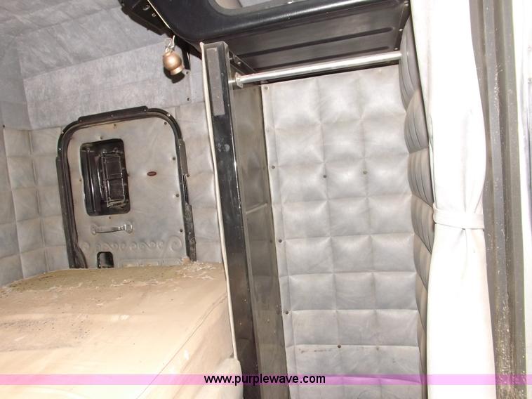 image for item H7113 1976 Peterbilt 359M semi truck