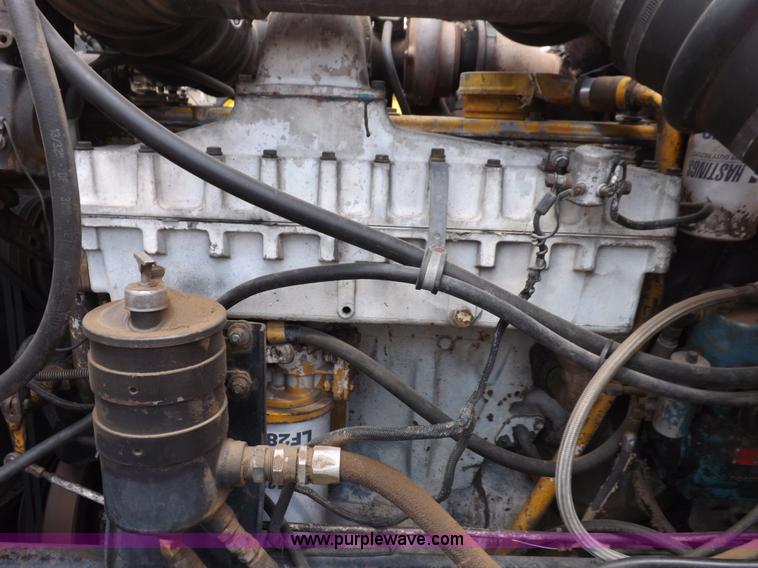 image for item H7113 1976 Peterbilt 359M semi truck