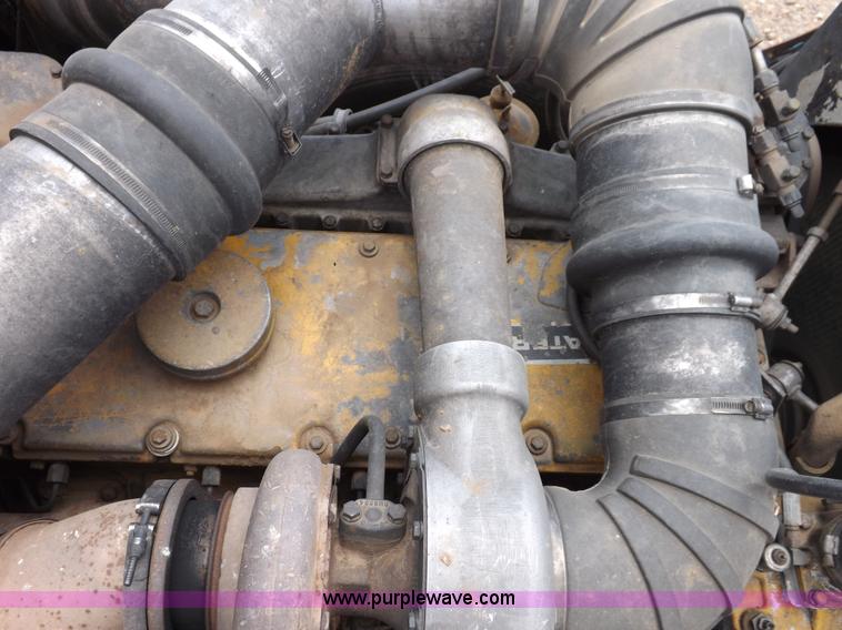 image for item H7113 1976 Peterbilt 359M semi truck