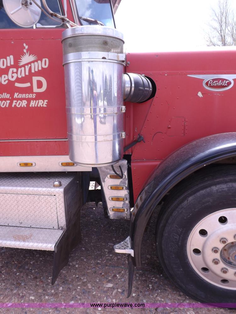 image for item H7113 1976 Peterbilt 359M semi truck