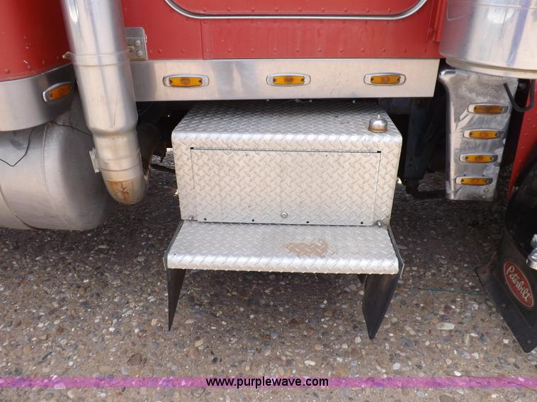 image for item H7113 1976 Peterbilt 359M semi truck