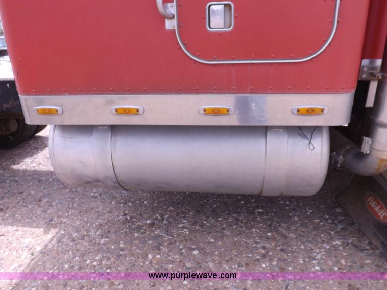 image for item H7113 1976 Peterbilt 359M semi truck