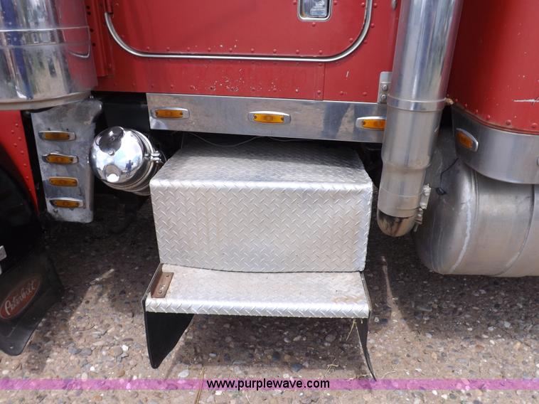 image for item H7113 1976 Peterbilt 359M semi truck