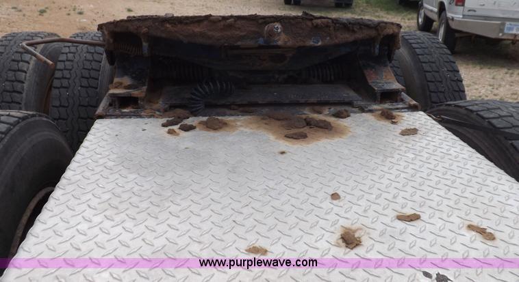 image for item H7113 1976 Peterbilt 359M semi truck