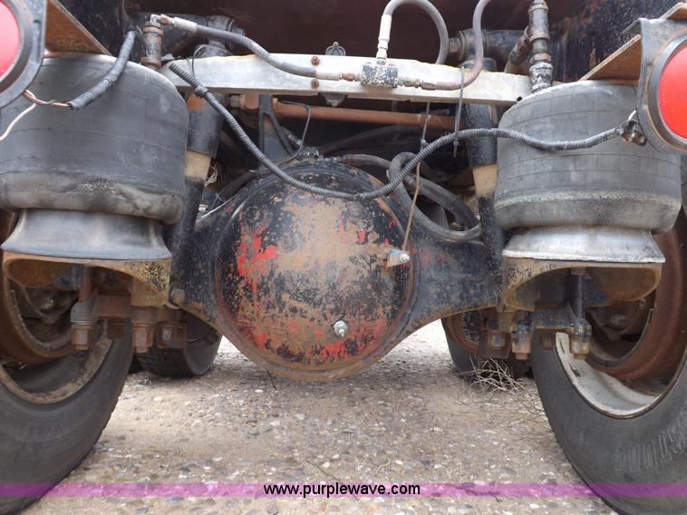 image for item H7113 1976 Peterbilt 359M semi truck