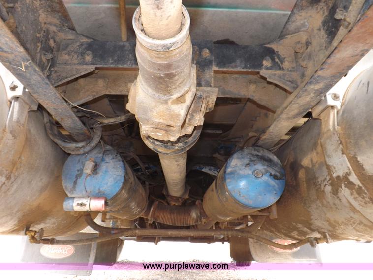 image for item H7113 1976 Peterbilt 359M semi truck