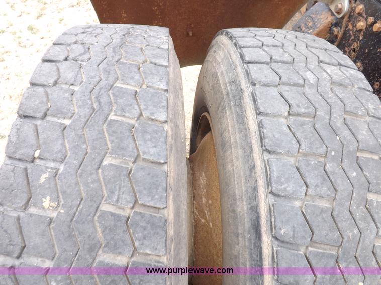 image for item H7113 1976 Peterbilt 359M semi truck