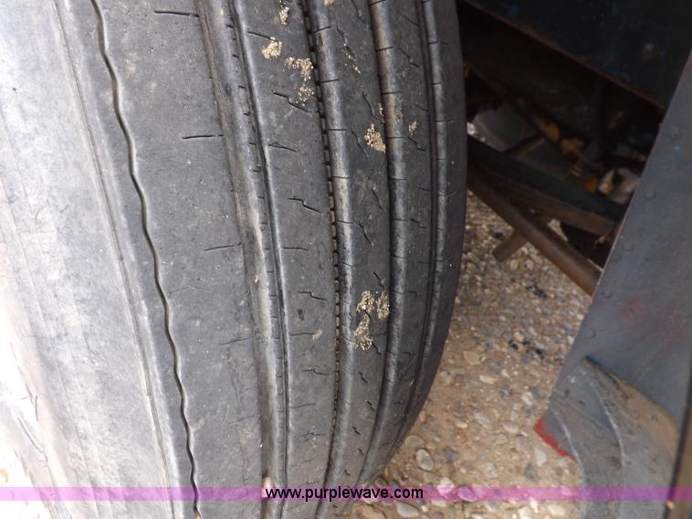 image for item H7113 1976 Peterbilt 359M semi truck