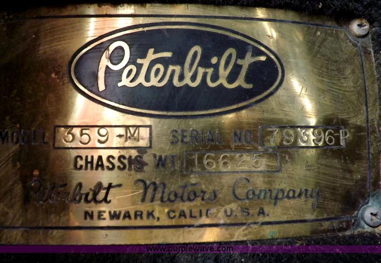 image for item H7113 1976 Peterbilt 359M semi truck