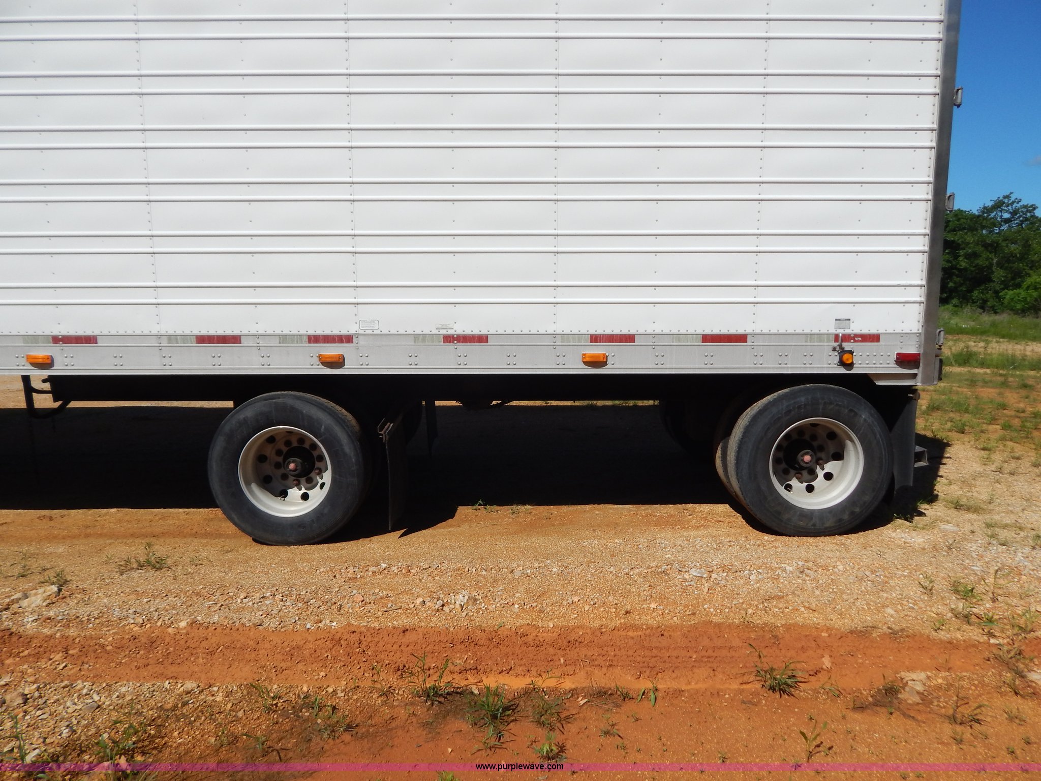 2005 Utility 3000R 48' spread axle reefer trailer in Ellsinore, MO Item G3211 sold Purple Wave