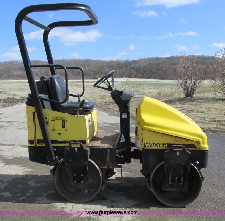 image for item A8520 1998 Wacker RD11A smooth drum roller