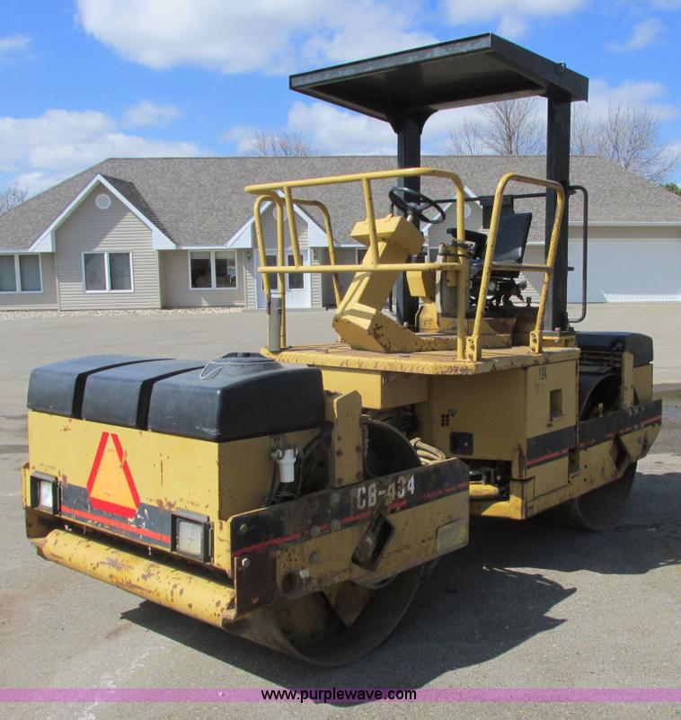 image for item A8521 1992 Caterpillar CB434 vibratory smooth drum roller