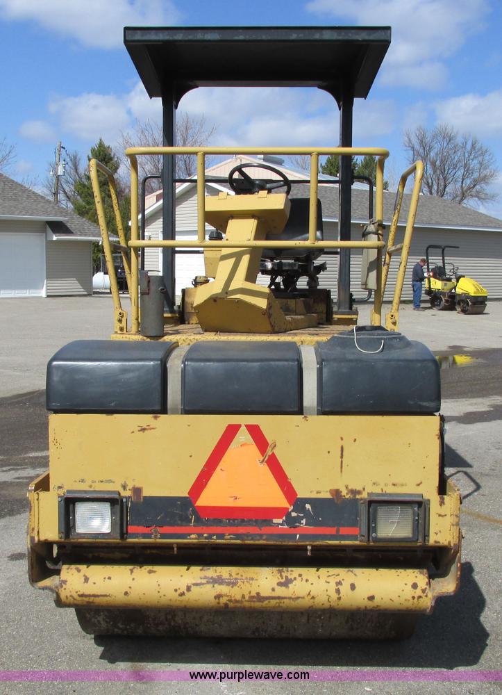 image for item A8521 1992 Caterpillar CB434 vibratory smooth drum roller