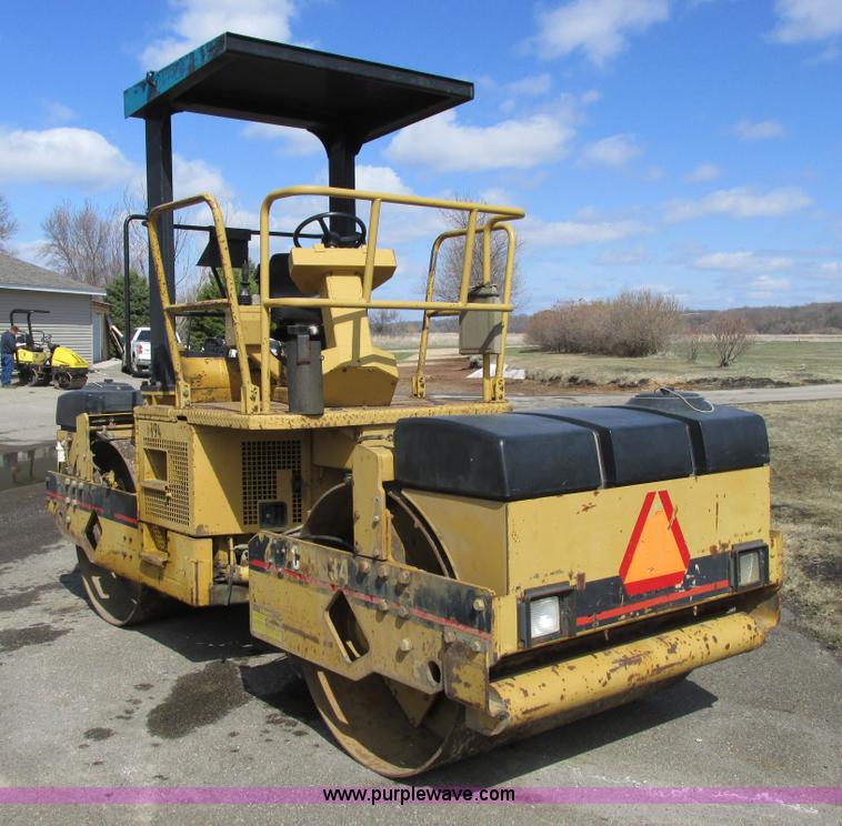 image for item A8521 1992 Caterpillar CB434 vibratory smooth drum roller