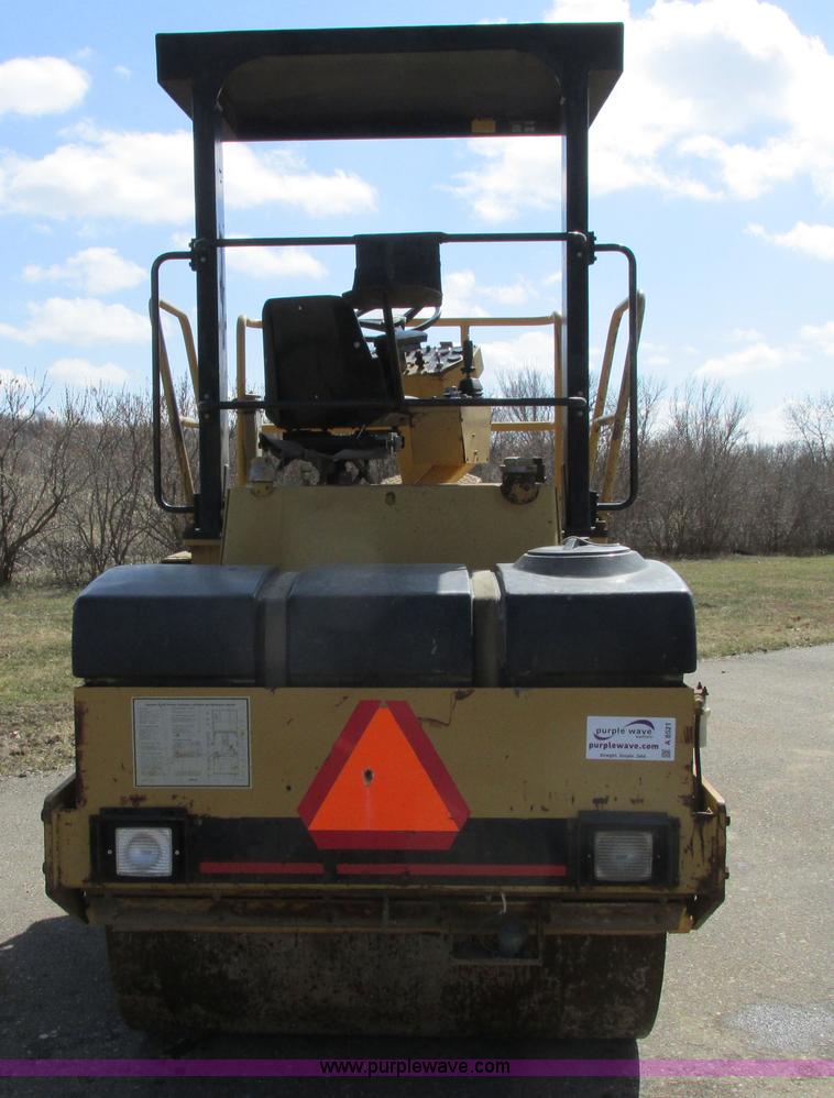 image for item A8521 1992 Caterpillar CB434 vibratory smooth drum roller