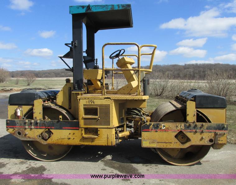 image for item A8521 1992 Caterpillar CB434 vibratory smooth drum roller