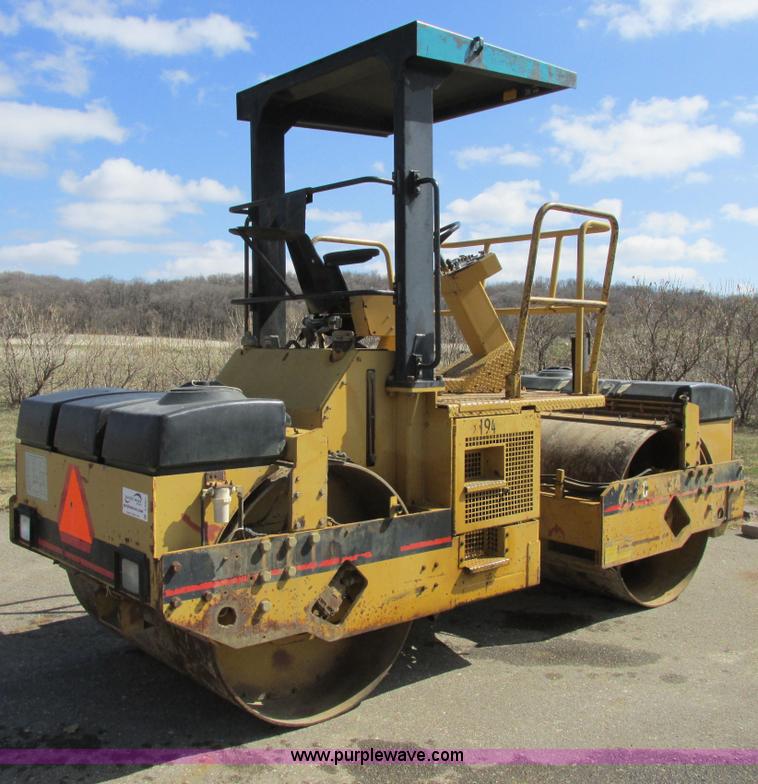 image for item A8521 1992 Caterpillar CB434 vibratory smooth drum roller