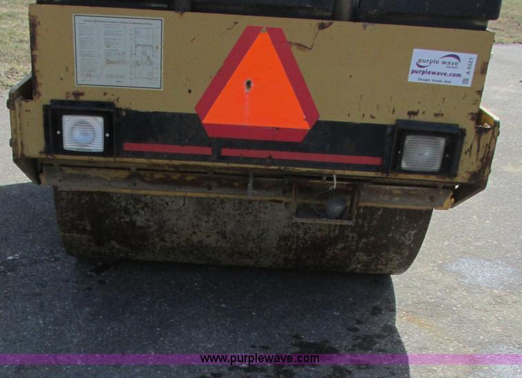 image for item A8521 1992 Caterpillar CB434 vibratory smooth drum roller