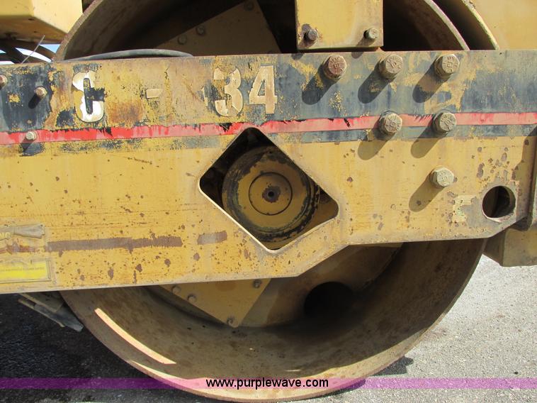 image for item A8521 1992 Caterpillar CB434 vibratory smooth drum roller