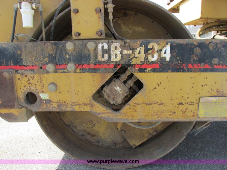 image for item A8521 1992 Caterpillar CB434 vibratory smooth drum roller