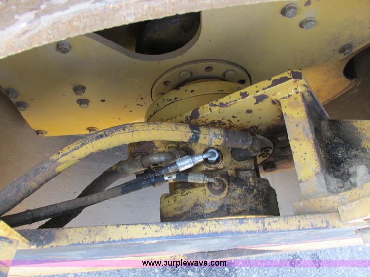 image for item A8521 1992 Caterpillar CB434 vibratory smooth drum roller