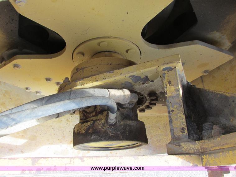 image for item A8521 1992 Caterpillar CB434 vibratory smooth drum roller