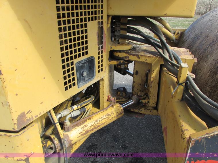 image for item A8521 1992 Caterpillar CB434 vibratory smooth drum roller