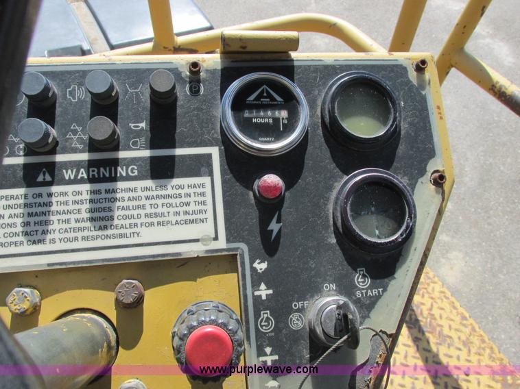 image for item A8521 1992 Caterpillar CB434 vibratory smooth drum roller