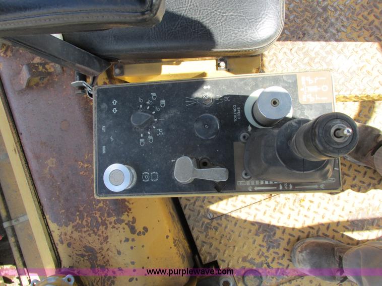 image for item A8521 1992 Caterpillar CB434 vibratory smooth drum roller