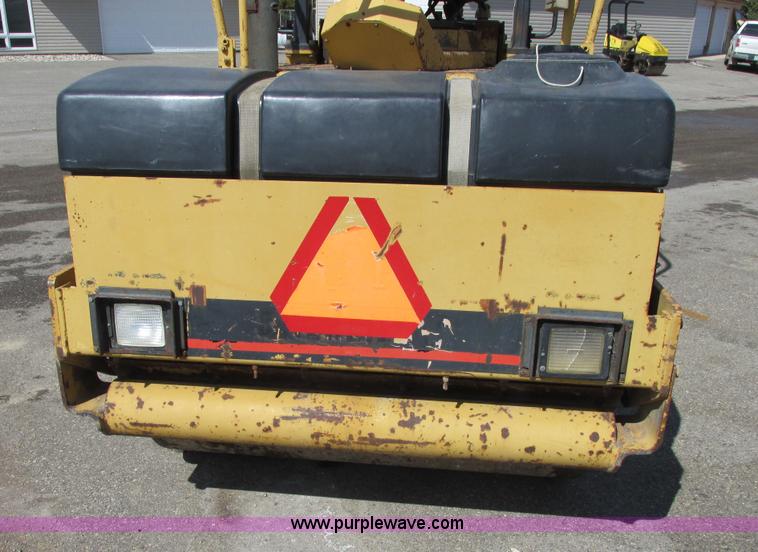 image for item A8521 1992 Caterpillar CB434 vibratory smooth drum roller