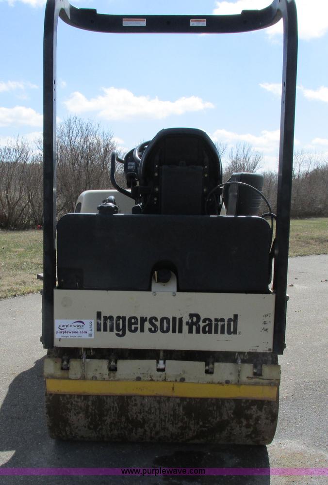 image for item A8522 2004 Ingersoll Rand DD24 vibratory roller
