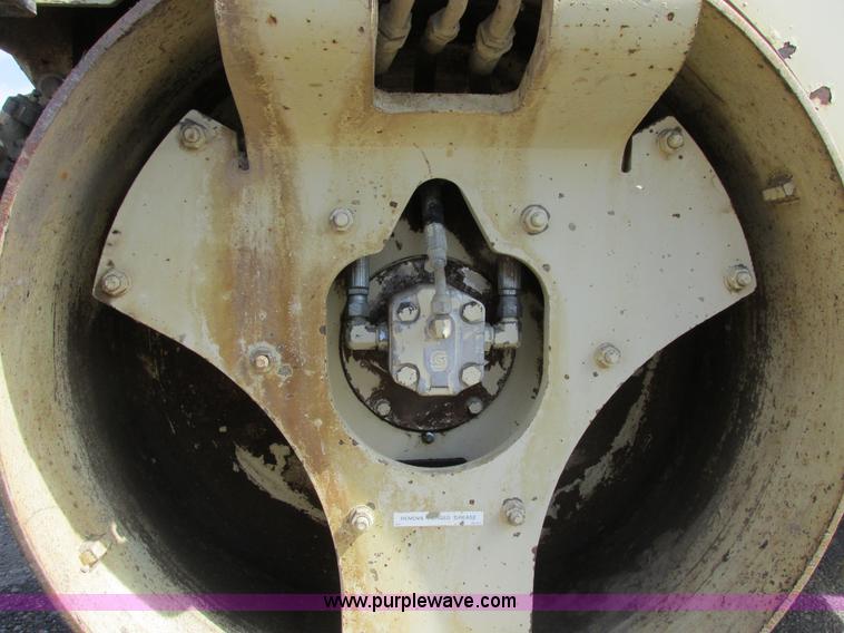 image for item A8522 2004 Ingersoll Rand DD24 vibratory roller