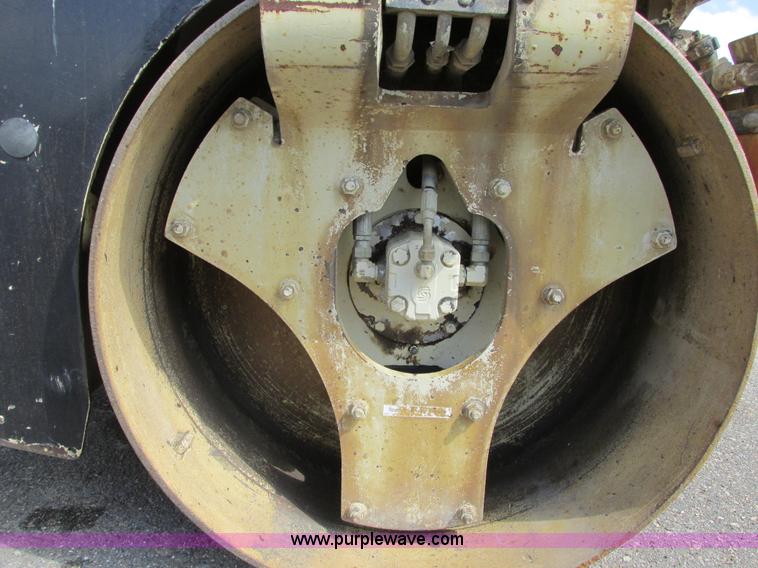 image for item A8522 2004 Ingersoll Rand DD24 vibratory roller