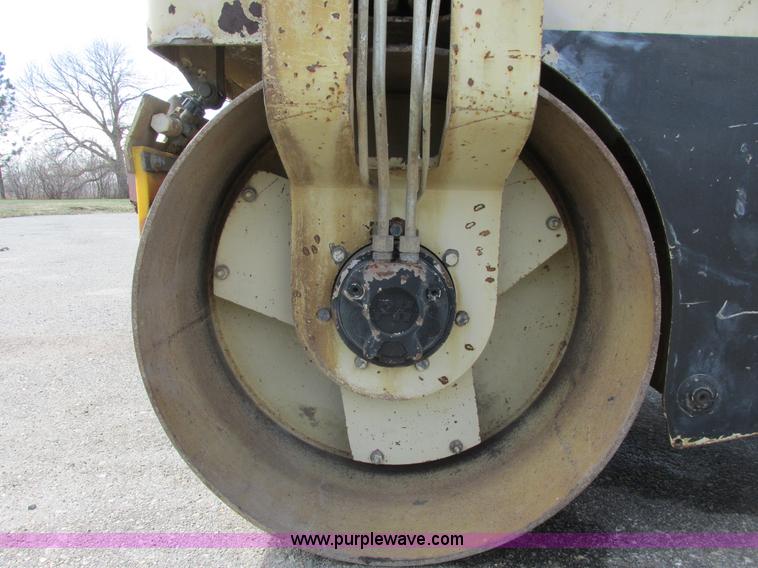 image for item A8522 2004 Ingersoll Rand DD24 vibratory roller