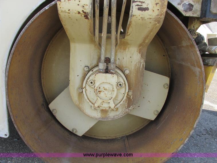 image for item A8522 2004 Ingersoll Rand DD24 vibratory roller