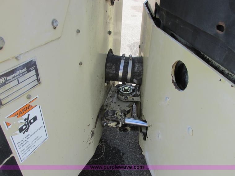 image for item A8522 2004 Ingersoll Rand DD24 vibratory roller