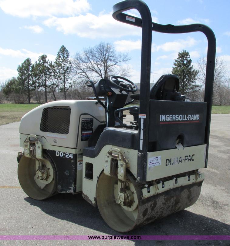 image for item A8523 2001 Ingersoll Rand DD24 vibratory roller