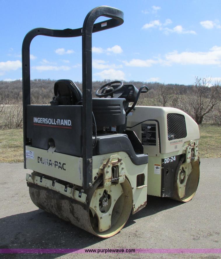 image for item A8523 2001 Ingersoll Rand DD24 vibratory roller