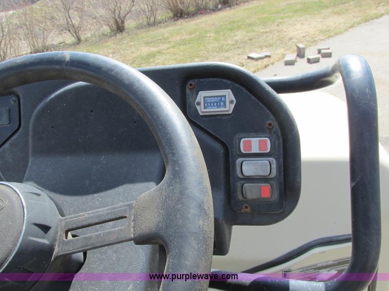 image for item A8523 2001 Ingersoll Rand DD24 vibratory roller