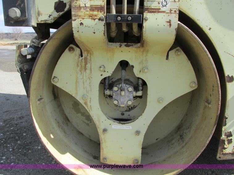 image for item A8523 2001 Ingersoll Rand DD24 vibratory roller