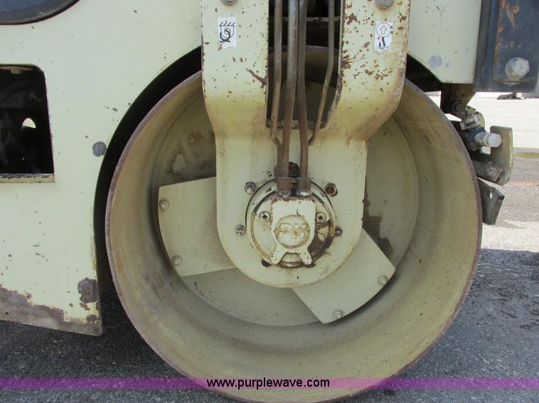 image for item A8523 2001 Ingersoll Rand DD24 vibratory roller