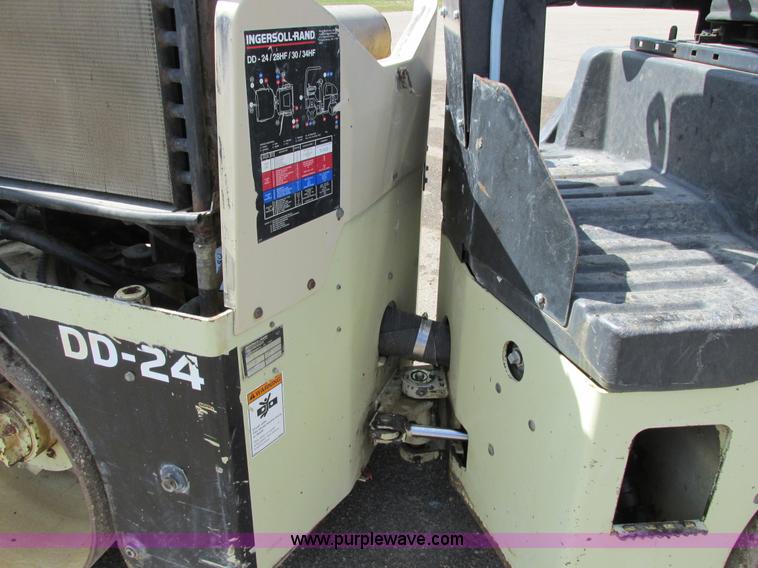 image for item A8523 2001 Ingersoll Rand DD24 vibratory roller