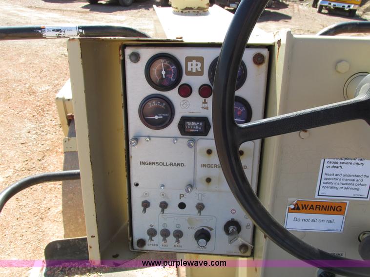image for item A8525 1991 Ingersoll Rand ST105 static compactor